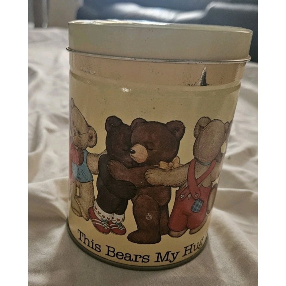 Vintage 1984 Teddy Bear Tin This Bears My Hugs To You Excellent Condition